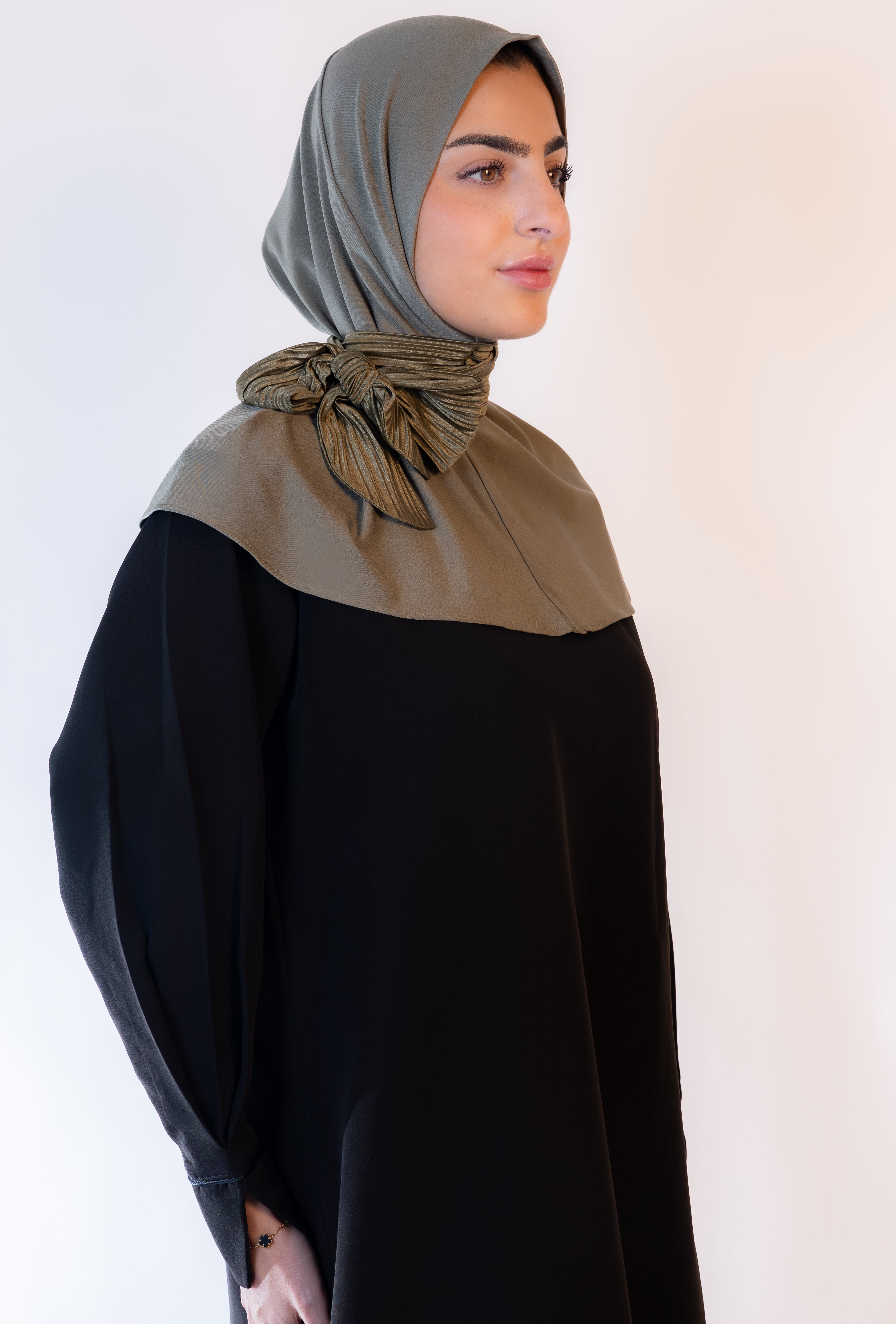 The Bow Hijab- Olive Lumière
