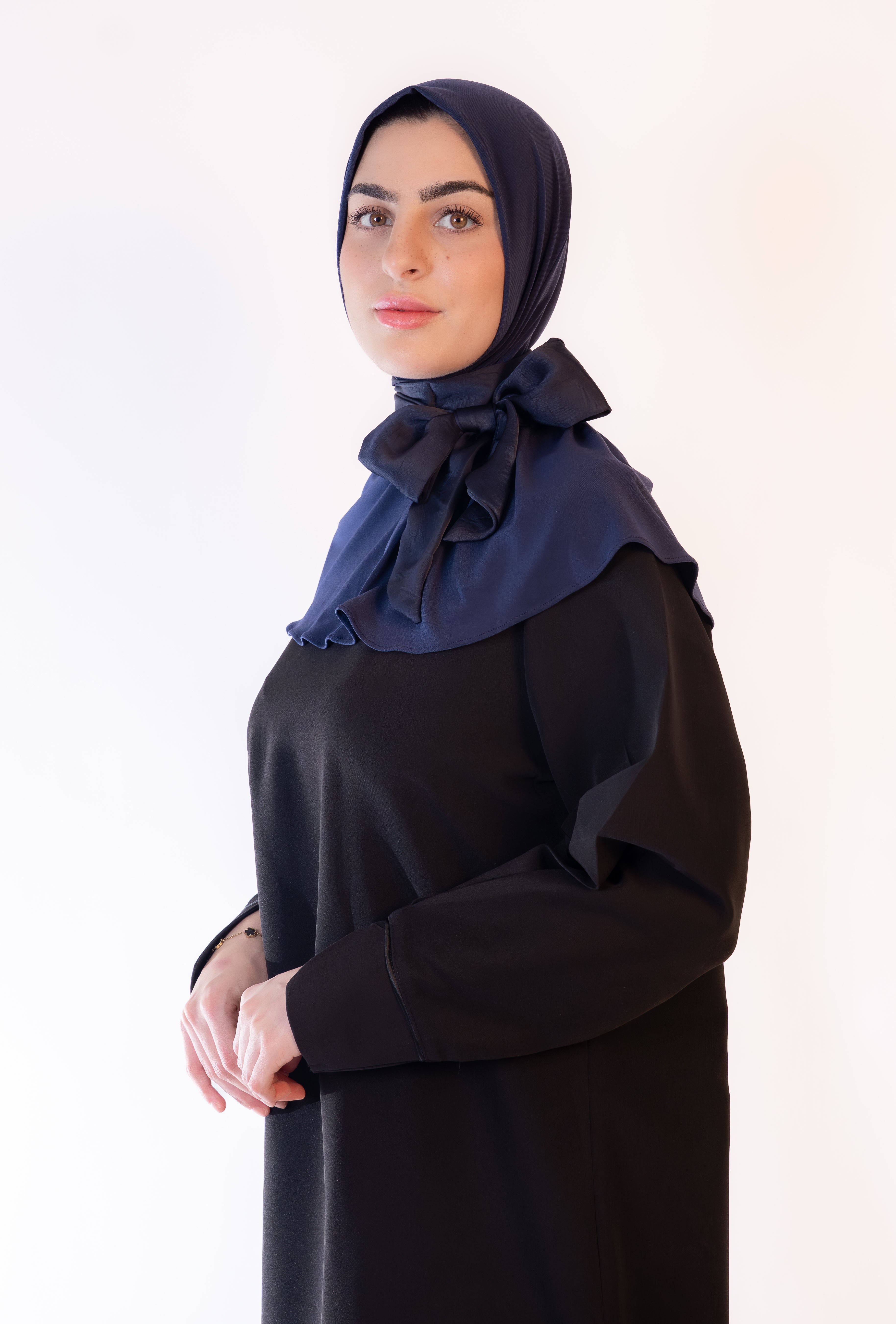The Bow Hijab- Bleu Noir