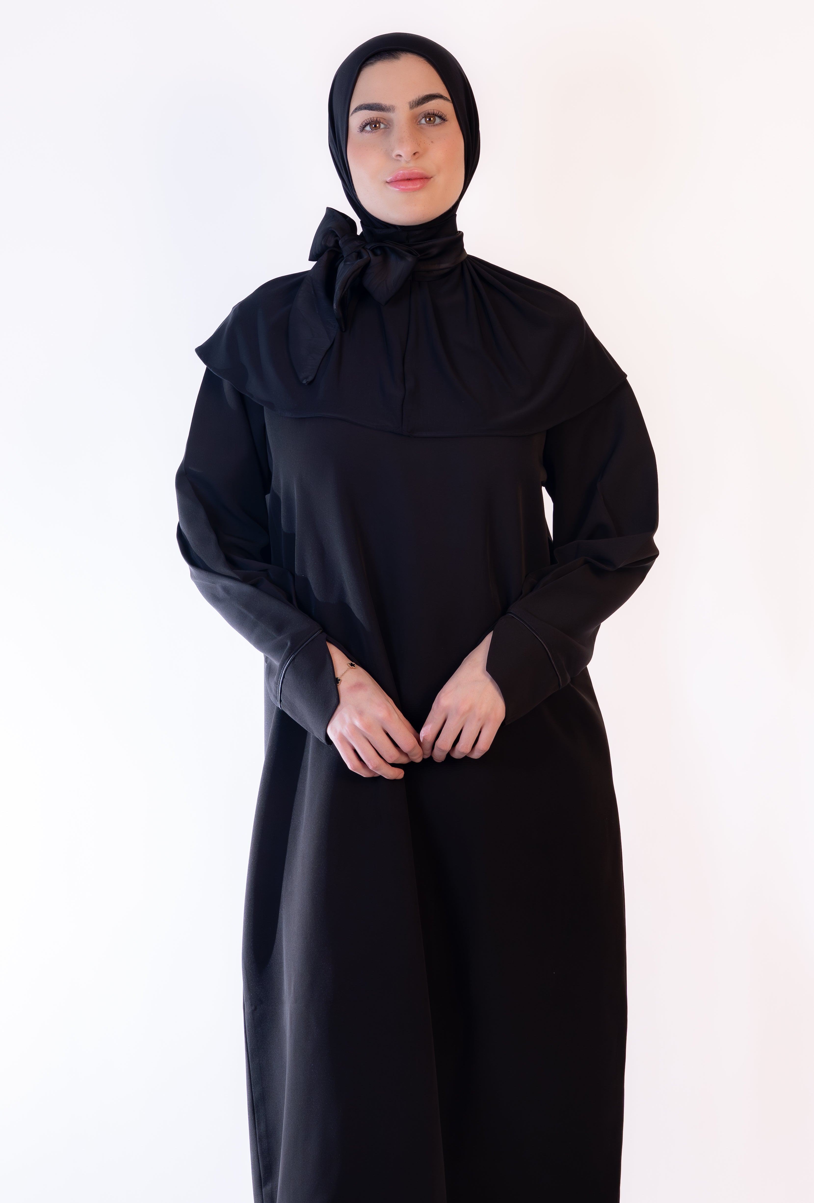 The Bow Hijab- Noir Satiné