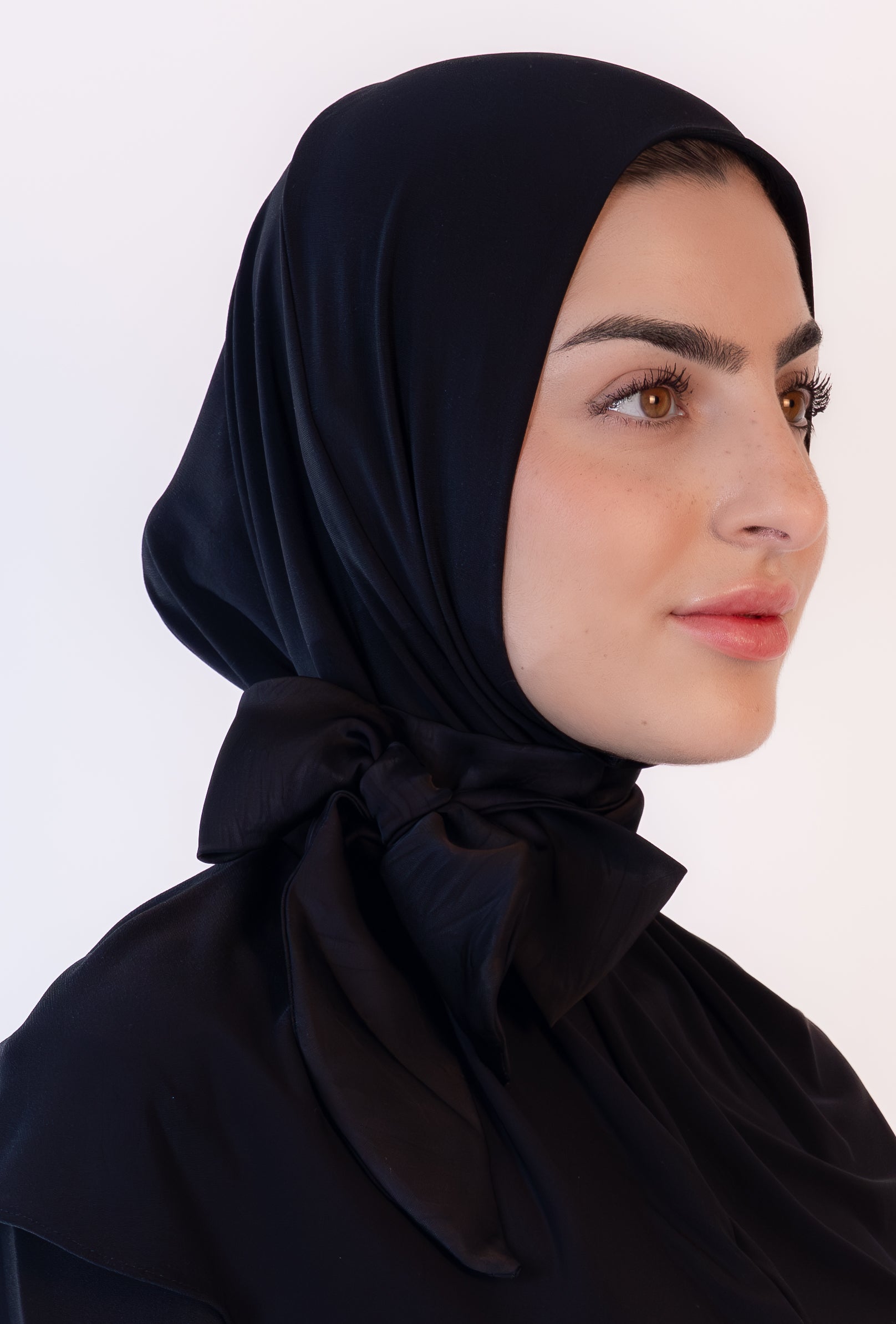 The Bow Hijab- Noir Satiné