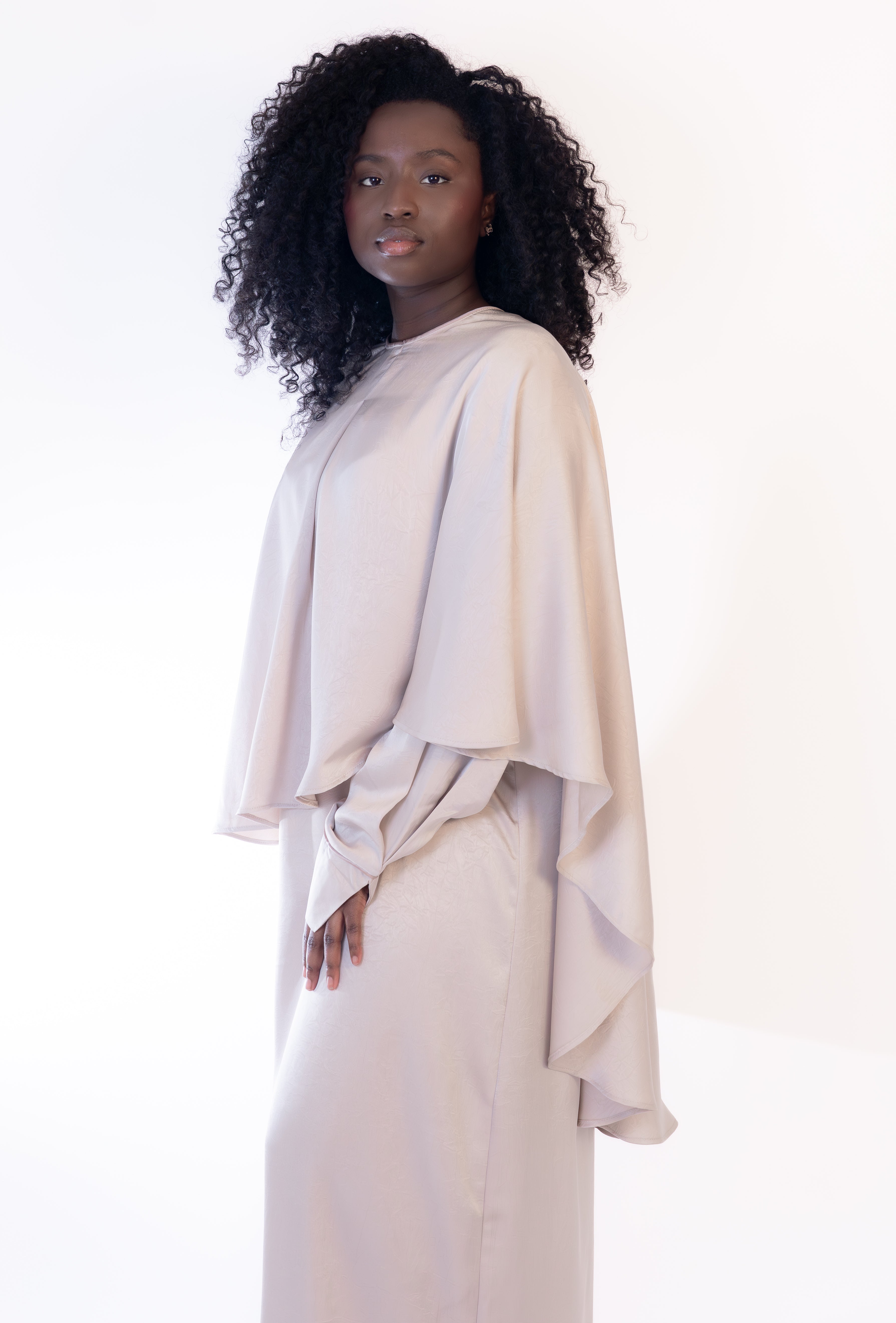 Abaya& Cape Set- The Soft Chantilly
