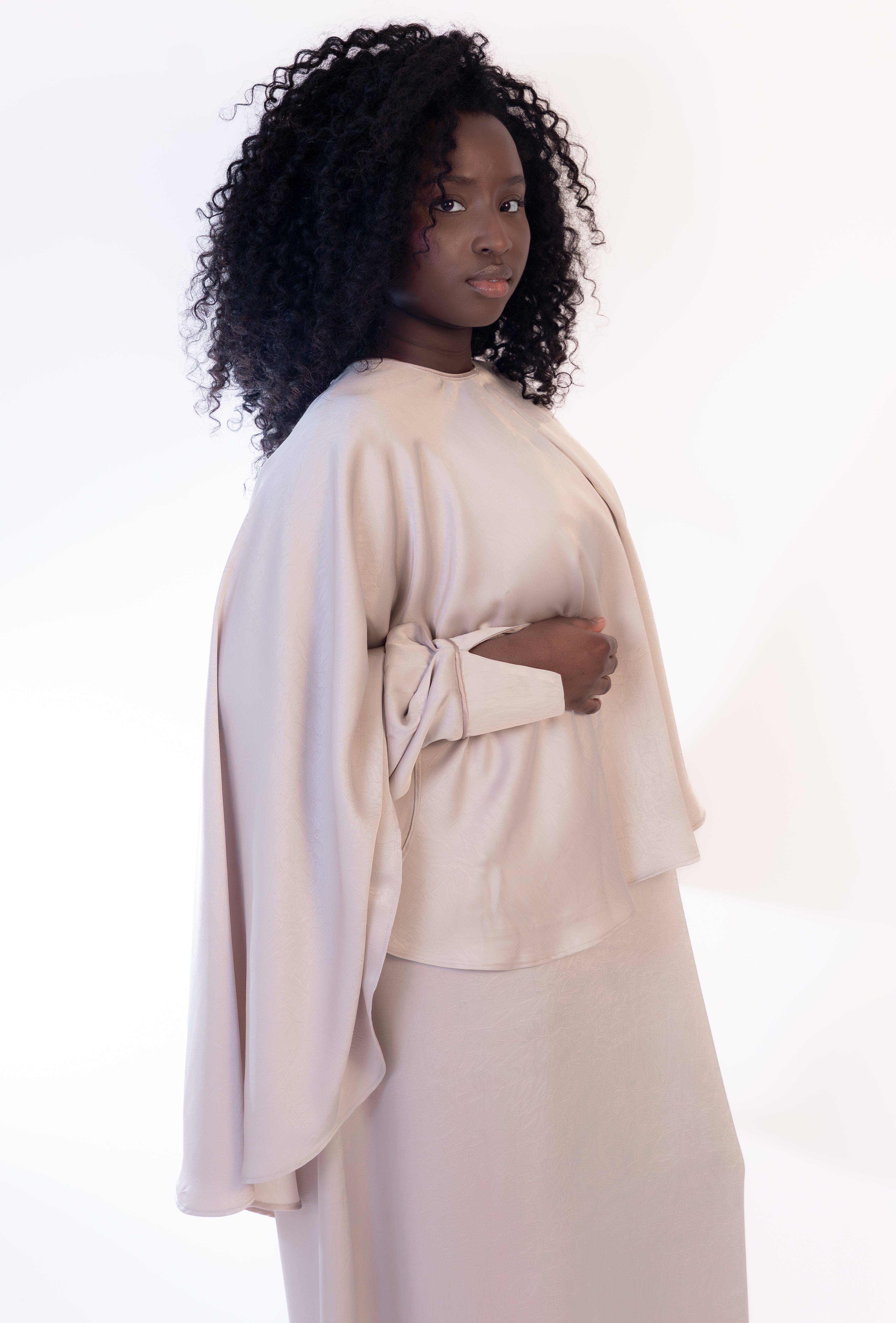 Abaya& Cape Set- The Soft Chantilly